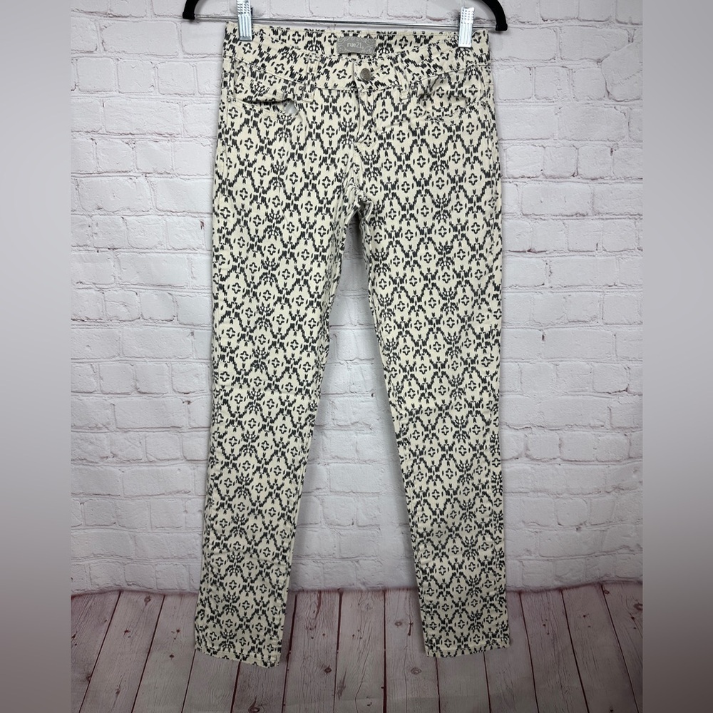 Rue21 Jeans All Over Print Funky low Rise Skate‎ skinny  jeans sz 3 4 GUC Y2K